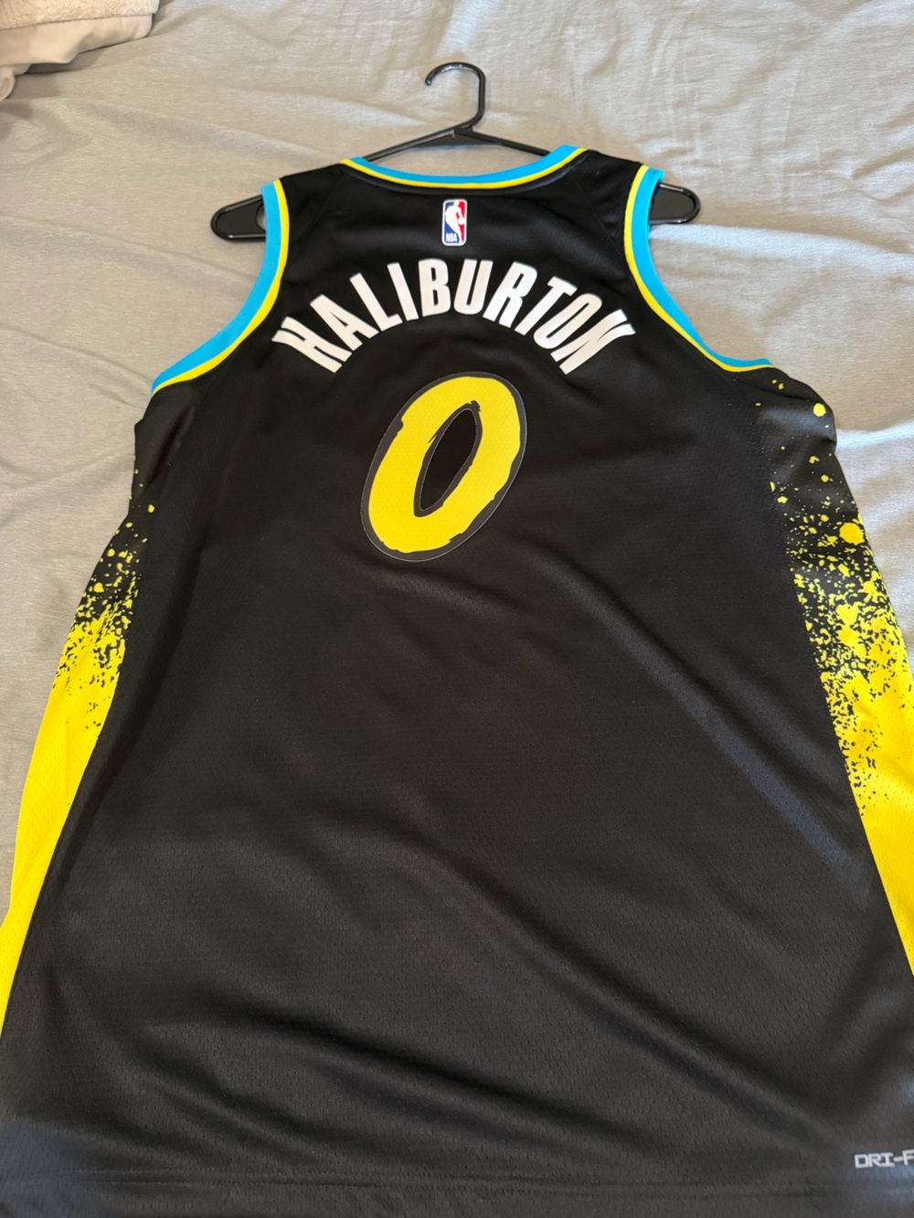 Men’s L/48 Tyrese Haliburton Adidas Indiana Pacers jersey - Picture 5 of 5